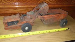 lot 93 image: Vintage Earth Scraper Mover.