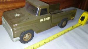 lot 138 image: Tonka Army Pickup.