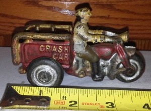 lot 152 image: Cast 3 Wheeled Crash Cart  Excellent