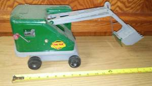 lot 182 image: Lumar Crane  Scoop Shovel, Construction