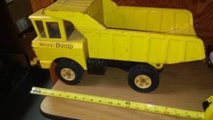 lot 189 image: Tonka Mighty Dump Truck.