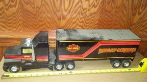 lot 239 image: Harley Davidson Tractor Trailer  Semi.