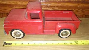 lot 253 image: Tonka Pickup Truck.