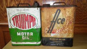 lot 284 image: Triumph and ACE 2 Gallon Motor Oil (2)