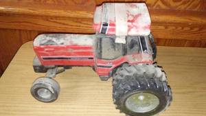 lot 236 image: Pacesetter Vodka IH International Tractor