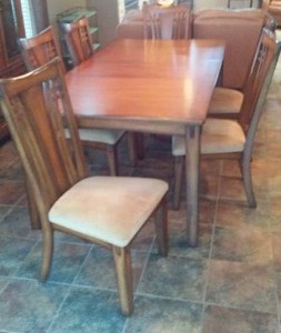 lot 111A image: Gorgeous Dining Room Table & 6 Chairs - Excellent