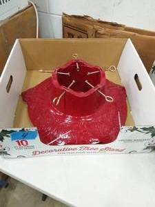 RED DECORATIVE TREE STAND