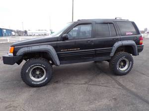 lot 1 image: 1997 Jeep Grand Cherokee Limited