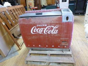 lot 4 image: Vintage Coca-Cola Cooler