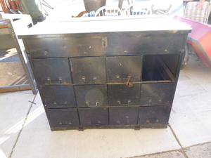 lot 8 image: Steel Cabinet