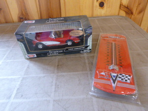 lot 19 image: Motor Max 1950 Corvette Die Cast Car