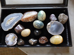 lot 40 image: Cut and Polished Rocks