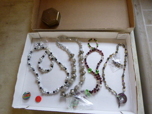 lot 55 image: Box of Jewelry