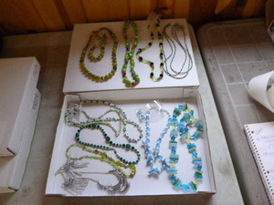 lot 56 image: Box of Jewelry