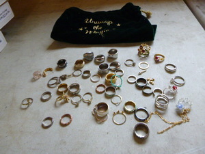 lot 57 image: Lot of Rings