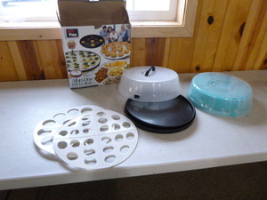 lot 66 image: 2 All-In-One Party Trays