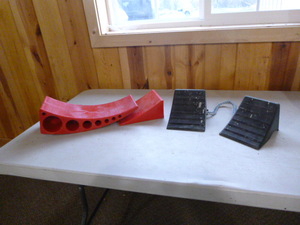 lot 71 image: Anderson Hitches Trailer Leveler