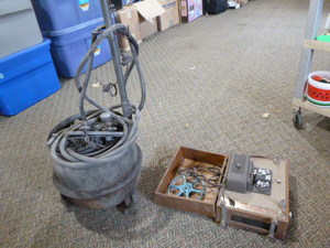 lot 91 image: 2 Vintage Items