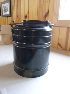 lot 94 image: Landers Frarey & Clark Universal Lunch Pail