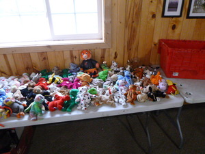 lot 101 image: Tote Full of Beanie Babies