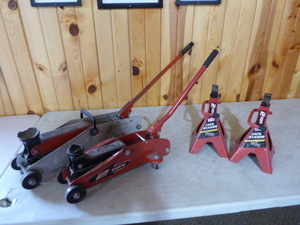 lot 104 image: 2 Floor Jacks and 2 Jack Stands