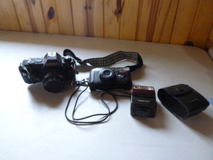 lot 108 image: 2 Canon Cameras