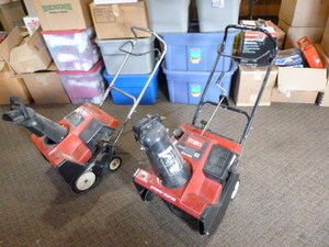 lot 5 image: Toro CCR 3000 GTS Snowblower