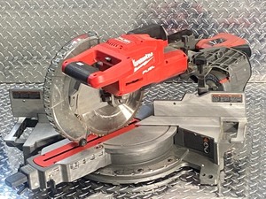 lot 1 image: Milwaukee Fuel Brushless 10 Dual-B...