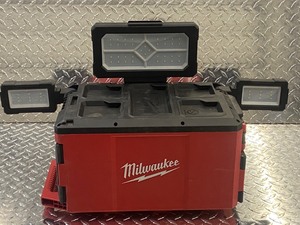 lot 30 image: Milwaukee M18 Packout Light  Charg...