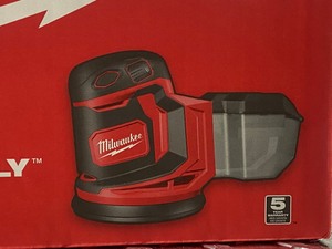 lot 27 image: Milwaukee M18 Cordless Random Orbit...