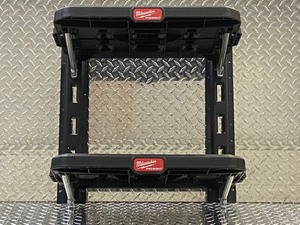 lot 32 image: Milwauee Packout 2-Shelf Racking Ki...