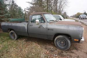 lot 5 image: 1984 Dodge Ram Prospector 2500 Pick Up Truck