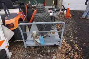 lot 20 image: Northern Tool 2000 lb Capacity Utility Cart