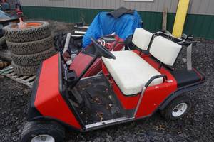 lot 4 image: EZ GO Medalist Golf Cart