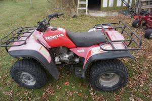lot 7 image: 1994 Honda Four Trax 300 4 x 4 ATV