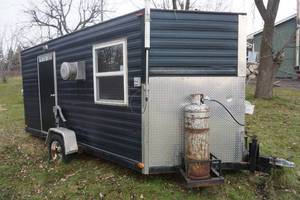 lot 3 image: 2009 Home Made 17 Crank Down To Ice Fish House