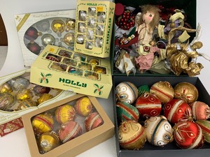 lot 9 image: Large Group of Vintage etc Christmas Ornaments