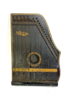 lot 16 image: Antique Menzenhauer Guitar-Zither