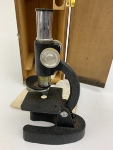 lot 77 image: Smaller Vintage Microscope in Dovetailed Wood Case
