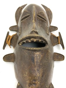 lot 35 image: Old Vintage African SenufoKpelie Bronze Mask