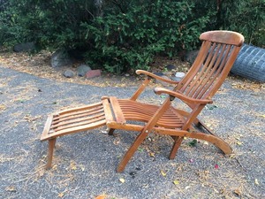 lot 50 image: Vintage Folding Wood Patio Chair