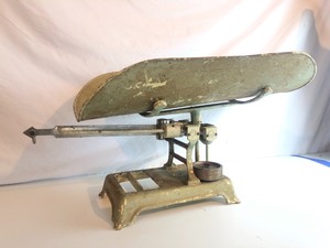 lot 67 image: Antique Counter Scale by Continental Scale Works Chicago