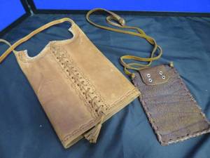 UNIQUE HAND TOOLED LEATHER PULL DOWN PURSE. PLUS SM POUCH