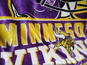 PLUSH MINNESOTA VIKINGS THROW