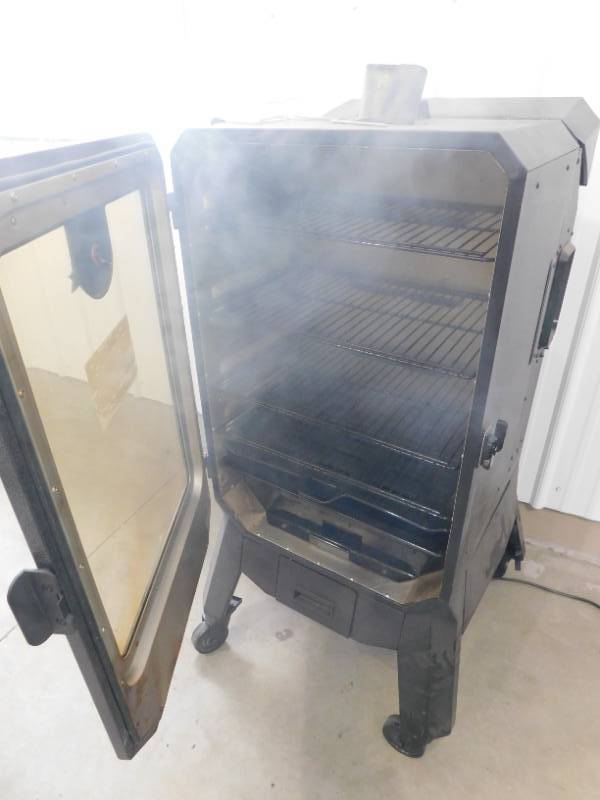 lot 87 image: Pit Boss Pit Boss Pro Series 4 Series Vertical Smoker