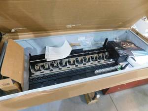 lot 4 image: Siemens 200-Amp 30-Spaces 42-Circuit Main Breaker Load Center