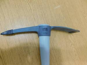 lot 20 image: 2.5 lb Pick axe hand tool.