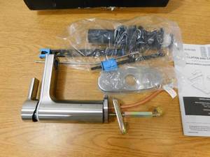 lot 96 image: Glacier Bay Single Handle Bath Faucet