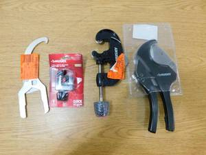 lot 120 image: HUSKY PVCTUBING CUTTING TOOL LOT