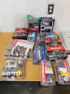 lot 124 image: MASSIVE ASSORTED DOOR KNOBLOCK.DEAD BOLT HANDLE LOT
